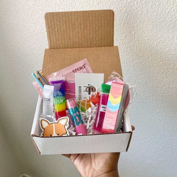 Mumoo Kisses Lip Gloss Box! - Picture 3 of 8